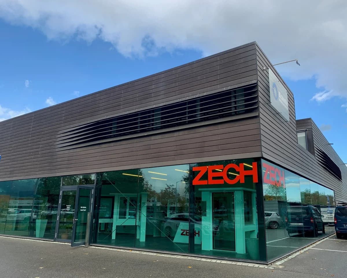 Außenansicht des ZECH Flagshipstores in Koblach.